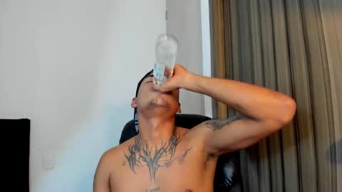 Snapshot of thomas_latin_boy chatting on 02.11.25 Thomas online show from 02.11.25