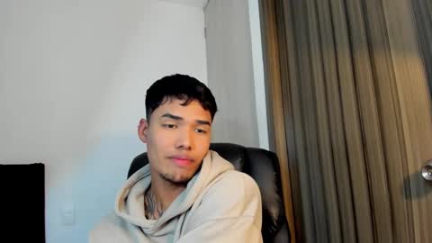 Snapshot of thomas_latin_boy chatting on 02.12.25 Thomas online show from 02.12.25