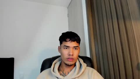 Snapshot of thomas_latin_boy chatting on 02.12.25 Thomas online show from 02.12.25