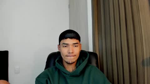 Snapshot of thomas_latin_boy chatting on 02.14.25 Thomas online show from 02.14.25