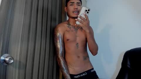 Snapshot of thomas_latin_boy chatting on 02.19.25 Thomas online show from 02.19.25