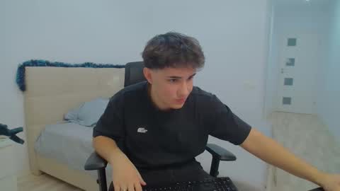 Snapshot of thomas_lawrence chatting on 12.13.24 Thomas Lawrence online show from 12.13.24