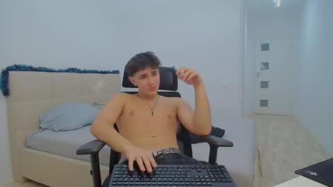 Snapshot of thomas_lawrence chatting on 12.14.24 Thomas Lawrence online show from 12.14.24