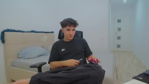 Snapshot of thomas_lawrence chatting on 12.14.24 Thomas Lawrence online show from 12.14.24