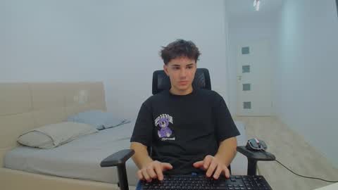 Snapshot of thomas_lawrence chatting on 12.15.24 Thomas Lawrence online show from 12.15.24