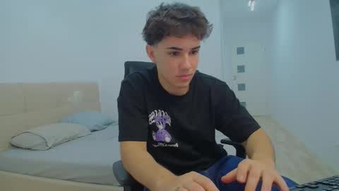 Snapshot of thomas_lawrence chatting on 12.16.24 Thomas Lawrence online show from 12.16.24