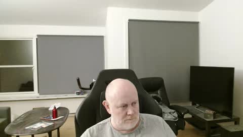 thomash32 online show from 10.20.25