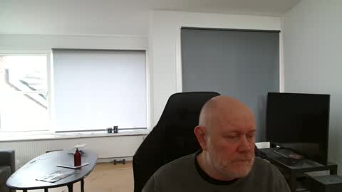 thomash32 online show from 10.25.25