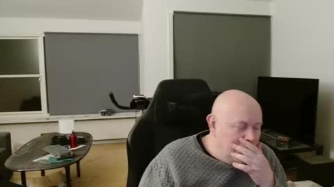 thomash32 online show from 11.18.25