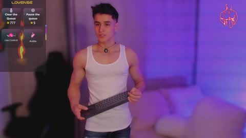 Snapshot of thomklein chatting on 02.05.26 Thom Klein online show from 02.05.26