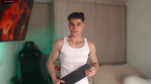 Snapshot of thomklein chatting on 02.18.26 Thom Klein online show from 02.18.26