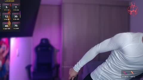 Snapshot of thomklein chatting on 02.24.26 Thom Klein online show from 02.24.26