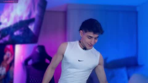 Snapshot of thomklein chatting on 02.25.26 Thom Klein online show from 02.25.26