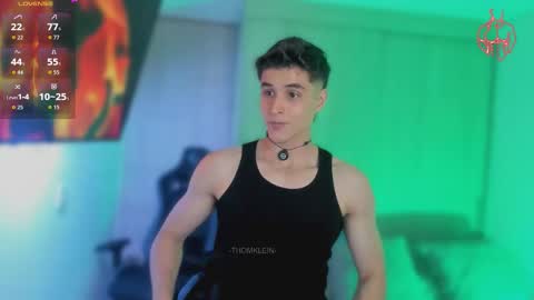 Snapshot of thomklein chatting on 03.03.26 Thom Klein online show from 03.03.26