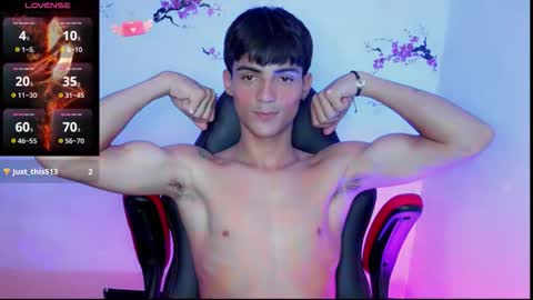 Snapshot of thommy_cute chatting on 09.25.25 Thomas online show from 09.25.25