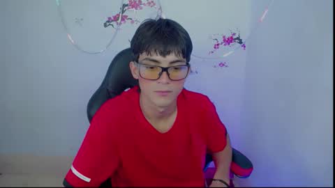 Snapshot of thommy_cute chatting on 11.19.25 Thomas online show from 11.19.25