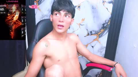 Snapshot of thommy_cute chatting on 01.05.26 Thomas online show from 01.05.26