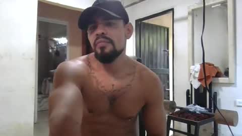 Snapshot of thonybeiio chatting on 11.19.25 thonybeiio online show from 11.19.25