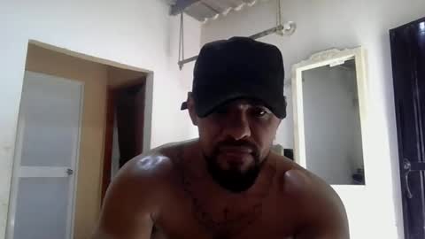 Snapshot of thonybeiio chatting on 11.21.25 thonybeiio online show from 11.21.25
