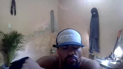 Snapshot of thonybeiio chatting on 12.02.25 thonybeiio online show from 12.02.25