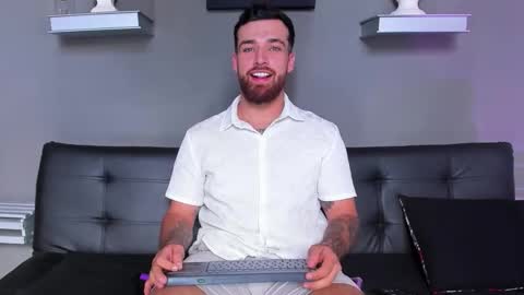 Snapshot of thor_evans chatting on 10.15.25 thor_evans online show from 10.15.25