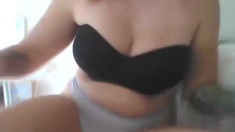 Snapshot of thrillho89 chatting on 12.22.25 thrillho89 online show from 12.22.25