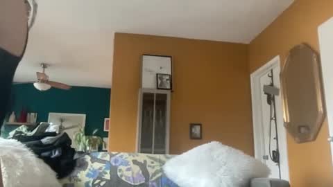 throat goat online show from 12.04.24