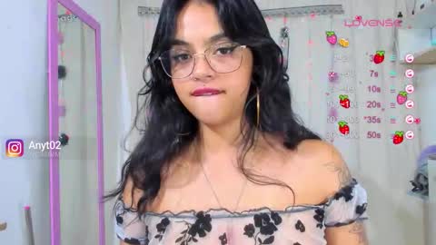 Snapshot of tianaa_a chatting on 11.25.25 Anny 3 online show from 11.25.25