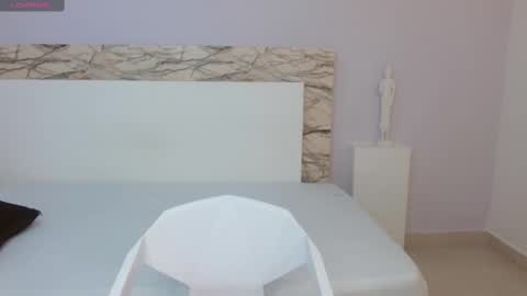 tianaglow4 online show from 02.20.25