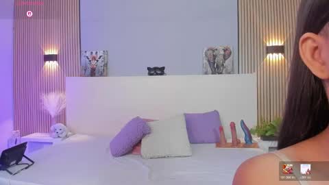 tianaglow4 online show from 03.10.26