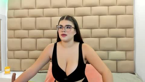 Snapshot of tifannyrosen chatting on 05.25.26 Tifanny online show from 05.25.26