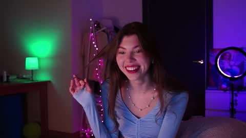 Snapshot of tiffantasy chatting on 12.19.25 Im here on Fridays Saturdays Sundays online show from 12.19.25