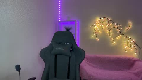 Amira online show from 12.01.25