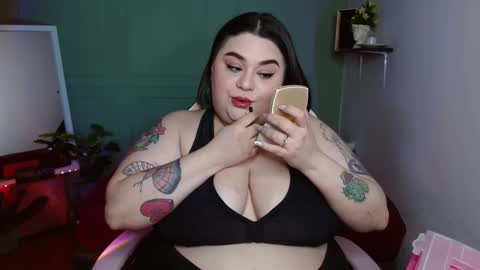 Snapshot of tiffany_laurens chatting on 12.29.24 dont forget ask for custom vids online show from 12.29.24