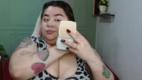 Snapshot of tiffany_laurens chatting on 01.06.25 dont forget ask for custom vids online show from 01.06.25