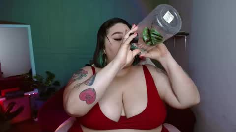 Snapshot of tiffany_laurens chatting on 01.12.25 dont forget ask for custom vids online show from 01.12.25