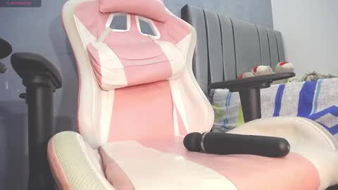 Snapshot of tiffany_teressa chatting on 02.17.25 tiffany theressa online show from 02.17.25