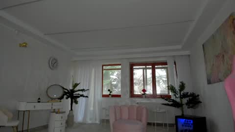 Tiffany Houston online show from 12.05.24