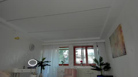 Tiffany Houston online show from 12.12.24