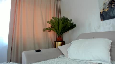 Tiffany Houston online show from 12.14.24