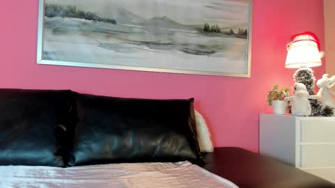 Stefany Suarez online show from 12.17.25