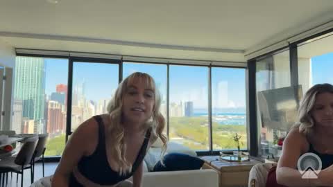 Tiffstreatsxoxo online show from 09.25.25