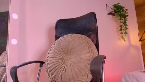 Snapshot of tiffvalentinee_ chatting on 10.11.25 Tiffany online show from 10.11.25