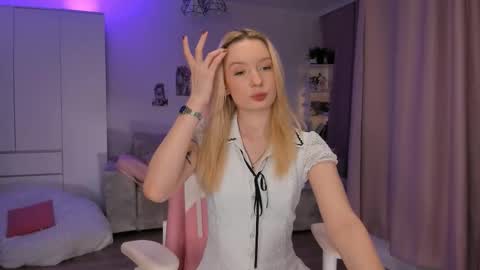 Snapshot of tiffy_fox chatting on 12.02.25 Tiffany online show from 12.02.25