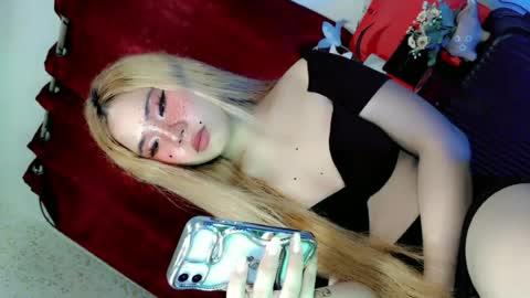 Snapshot of tight_elliana chatting on 06.19.26 tight_elliana online show from 06.19.26