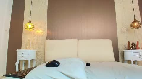 Snapshot of tiifany_baker chatting on 11.25.25 T I F F A N Y online show from 11.25.25