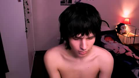 Snapshot of timi_moon chatting on 10.29.25 timi_moon online show from 10.29.25