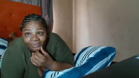 Snapshot of tinagiant chatting on 01.15.26 tinagiant online show from 01.15.26