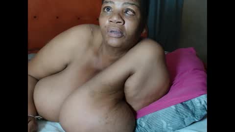 Snapshot of tinagiant chatting on 02.07.26 tinagiant online show from 02.07.26