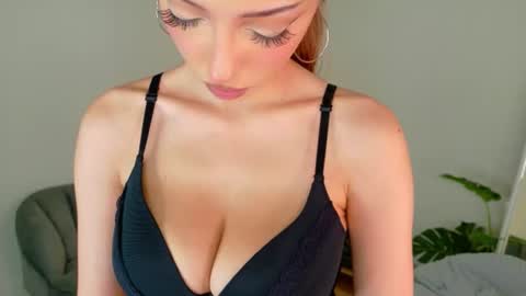 Snapshot of tinapie chatting on 07.28.26 Tina online show from 07.28.26